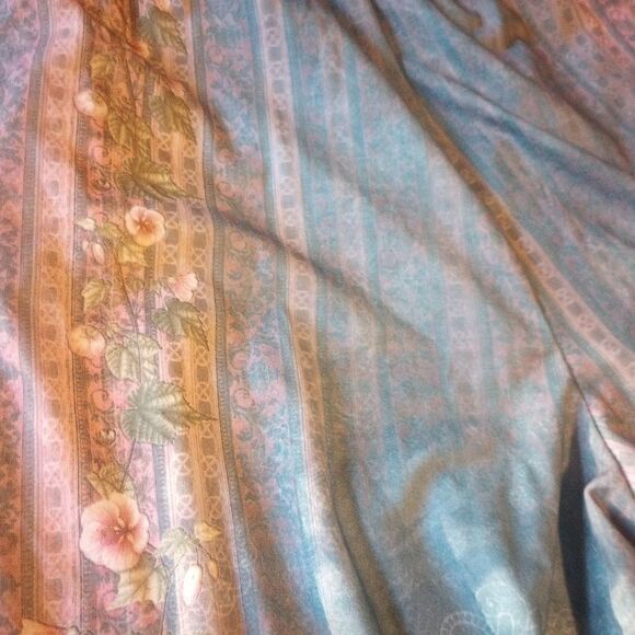 Elastic waist lace and floral cropped pants with pockets & scalloped hem… - Picture 8 of 9